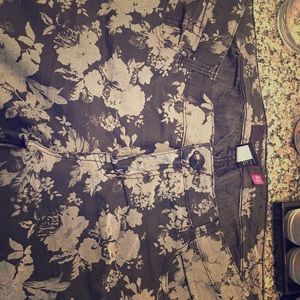 Flower patterned stretch jeans